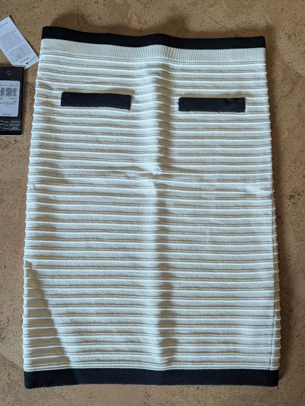 Guess skirt M nwt